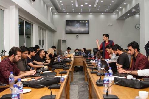 Teams-working-on-their-ideas